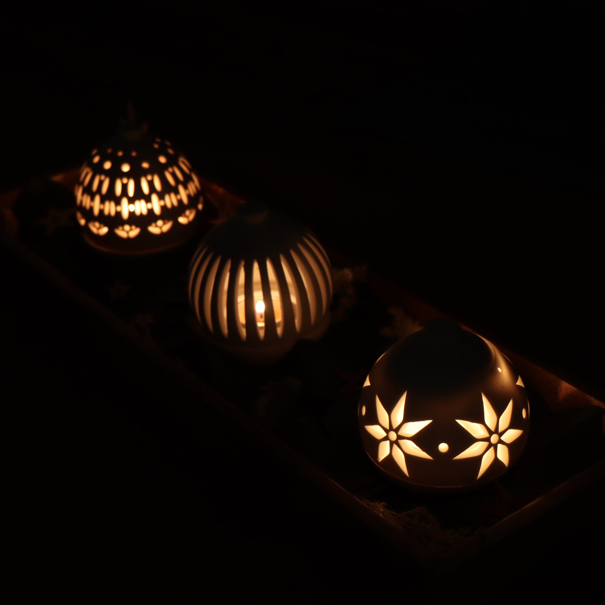 KRIS - Weihnachtskugel mit Stern