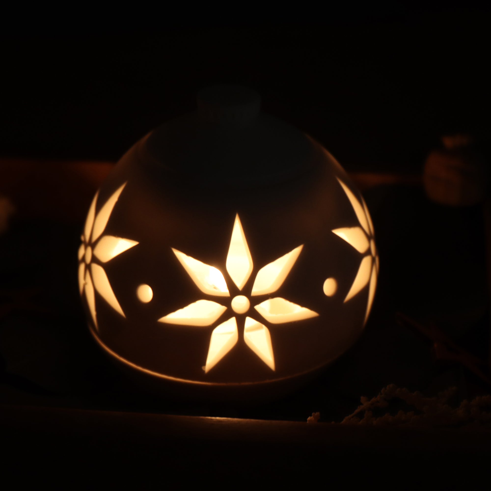 KRIS - Weihnachtskugel mit Stern